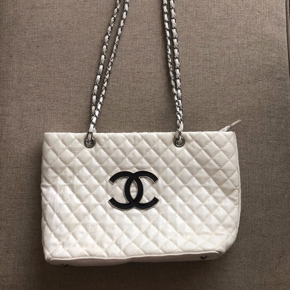 White Purse Never Been Worn Perfect Condition